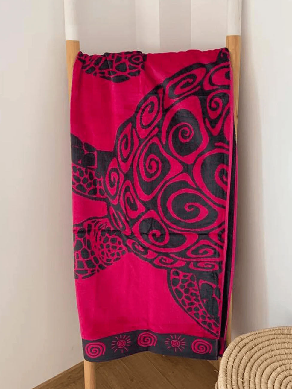 Le Comptoir De La Plage Fuchsia Turtle Beach Towel