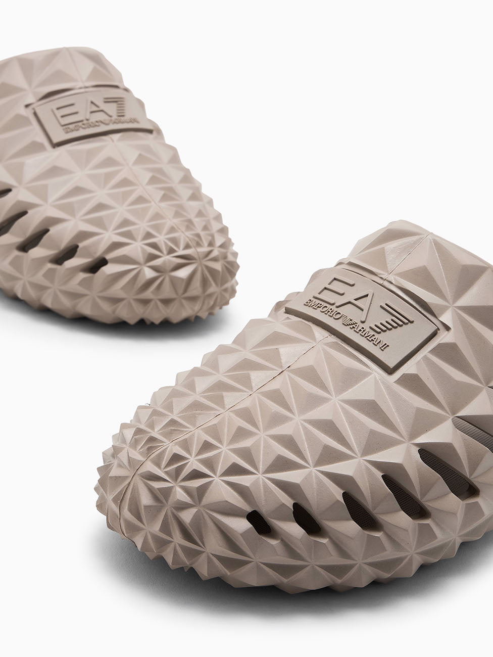EA7 Cobblestone Three-Dimensional Geometric Motif Slippers