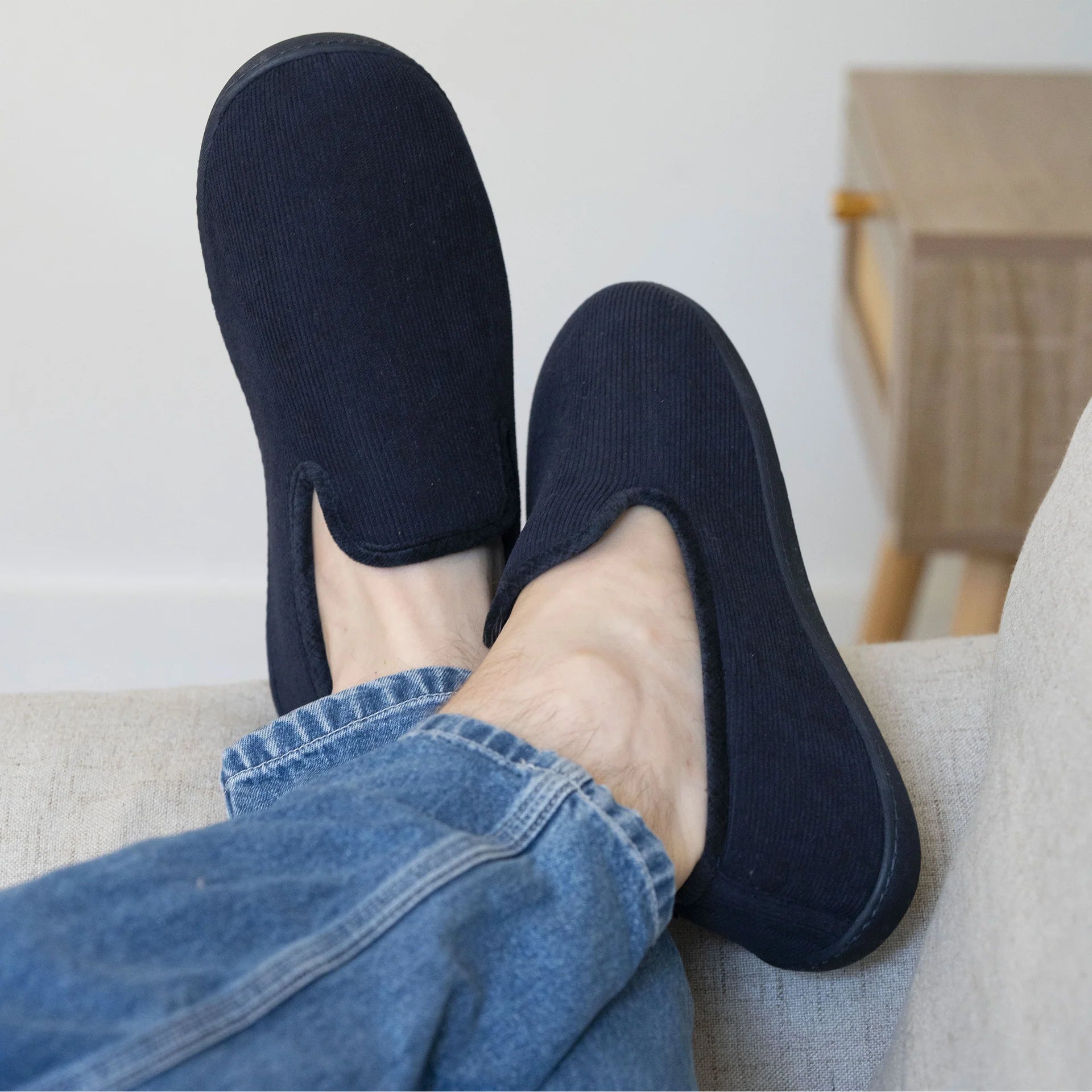 Isotoner Men's Closed Velvet Slippers